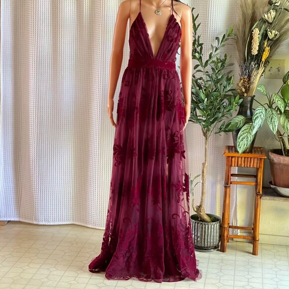 Windsor Burgundy Floral Prom Dress - Picture 2 of 7